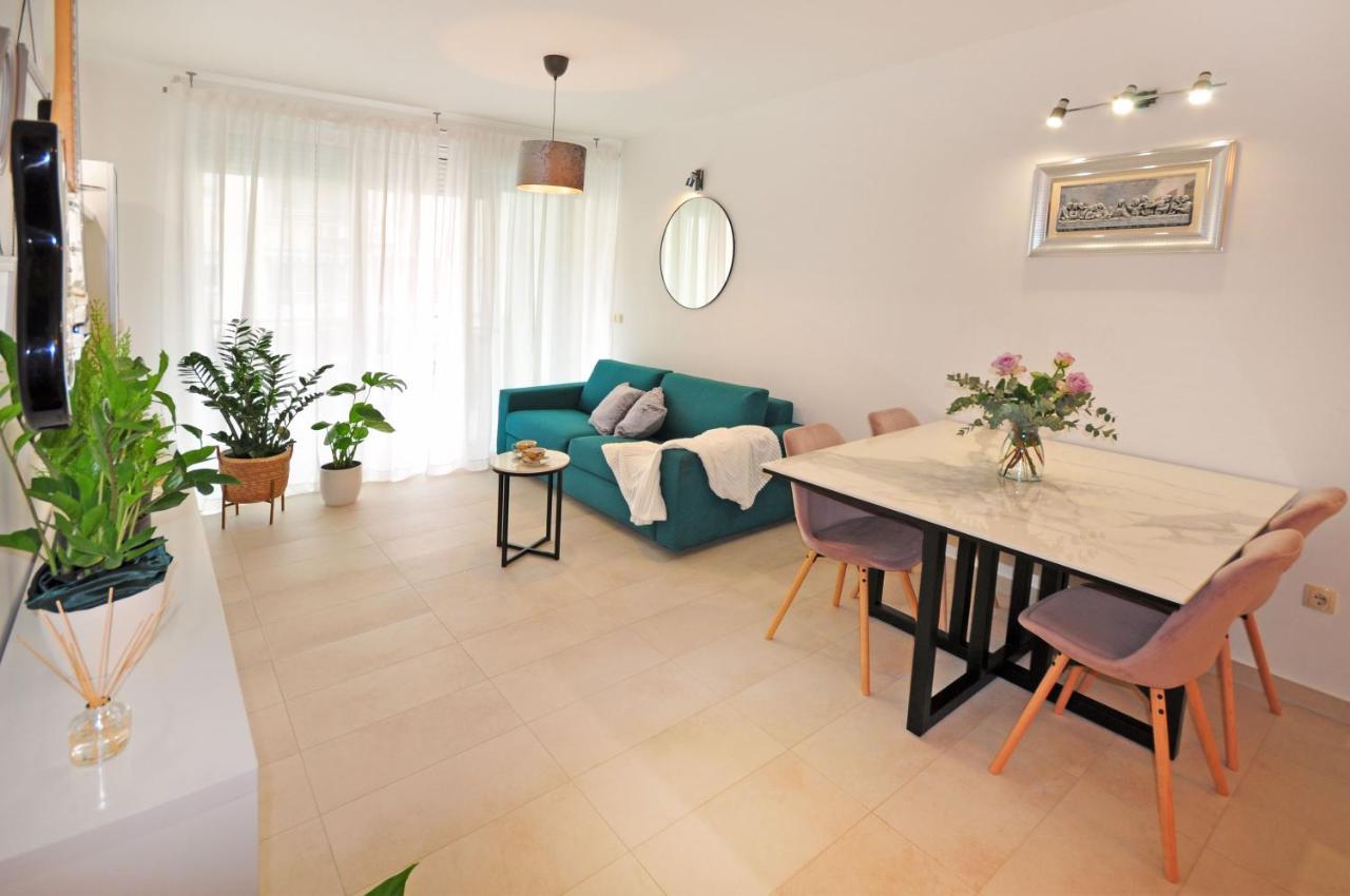 Family Apartment Noel - Omiš Exterior foto